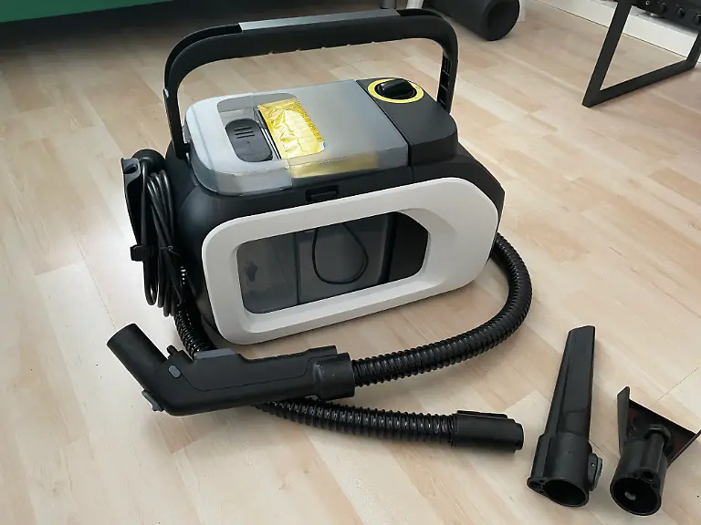 Einzelteile des Kärcher SE3 Compact Home Waschsauger für Polster- und Teppichreinigung